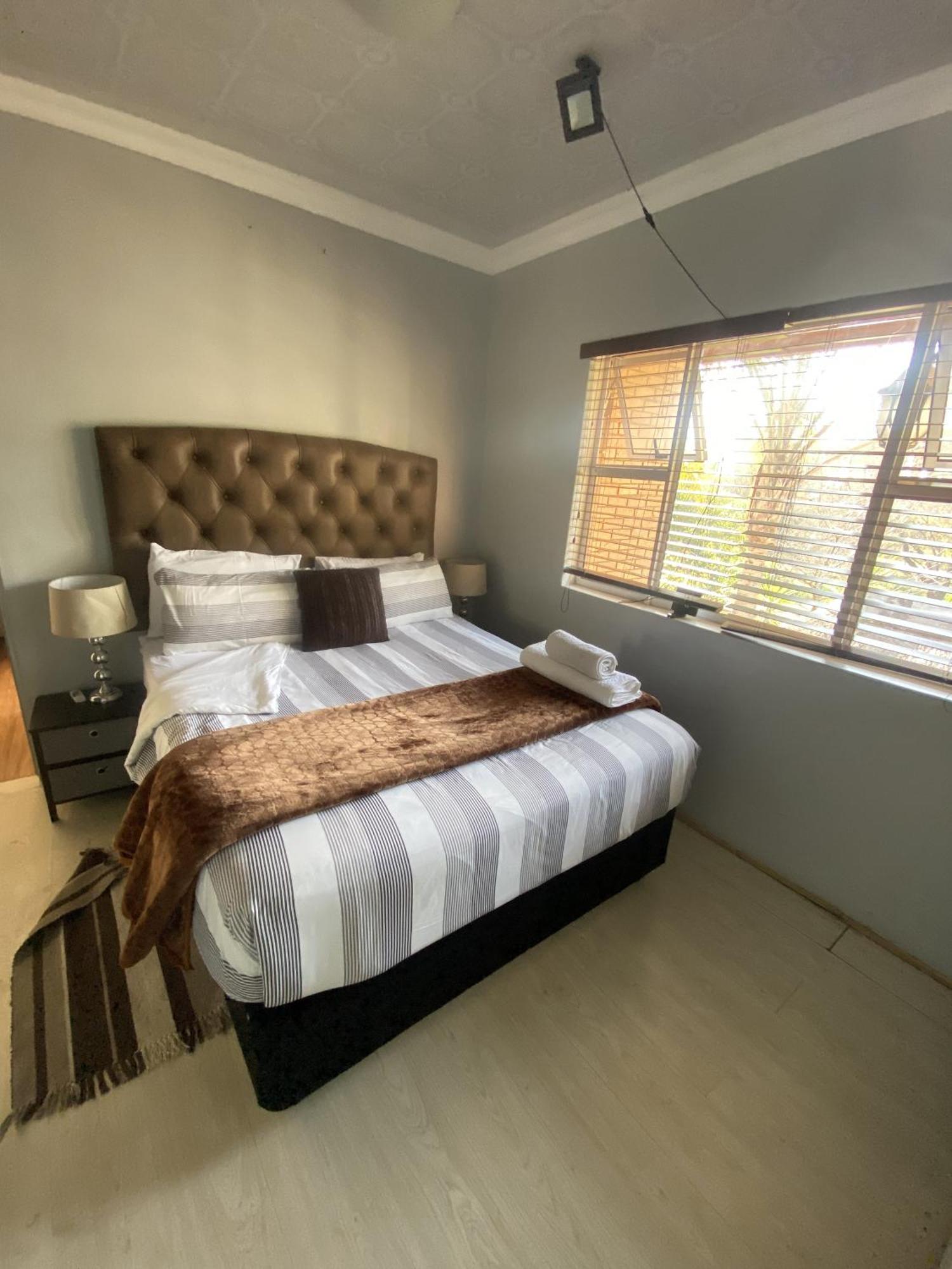 Menlyn Mews Guesthouse Pretoria-Noord Buitenkant foto