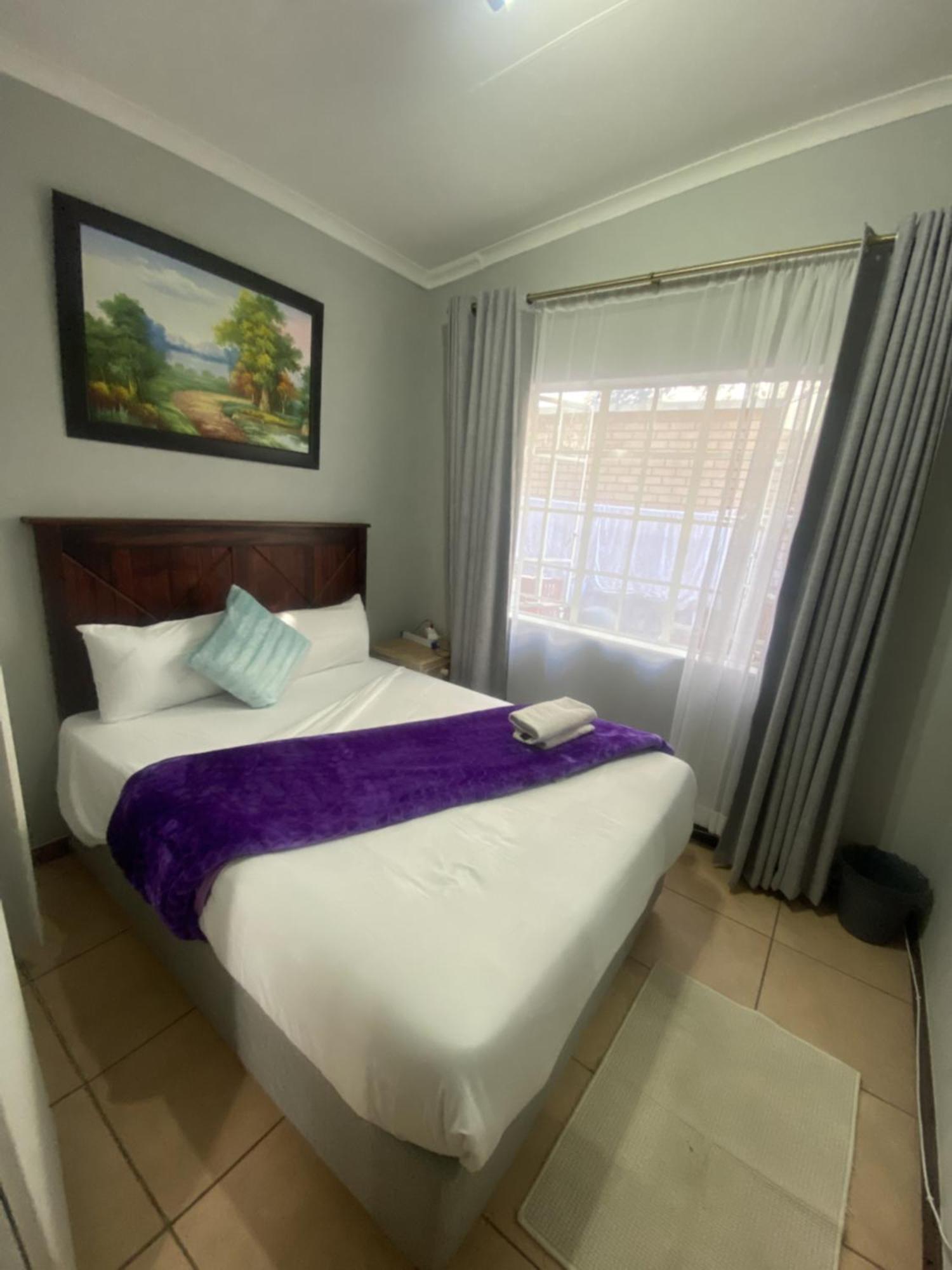 Menlyn Mews Guesthouse Pretoria-Noord Buitenkant foto
